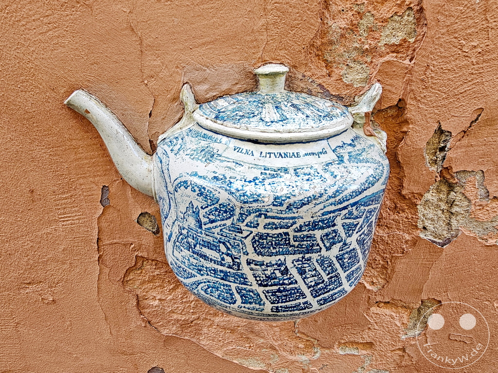 Litauen - Vilnius - Bernardinų g. / Pilies g. - Teekannen in der Wand