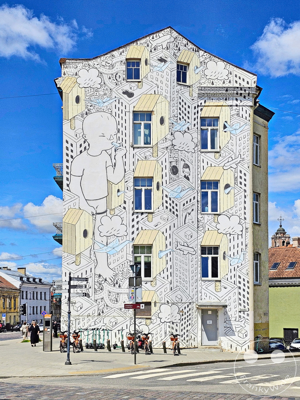 Litauen - Vilnius - Street Art an der Hauswand - gegenüber der Markthalle Hales Turgus - Künstler: Francesco Camillo Giorgino aka Millo