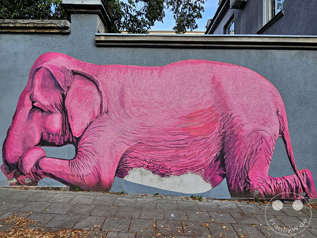 Litauen - Kaunas - Street Art - Der Rosa Elefant