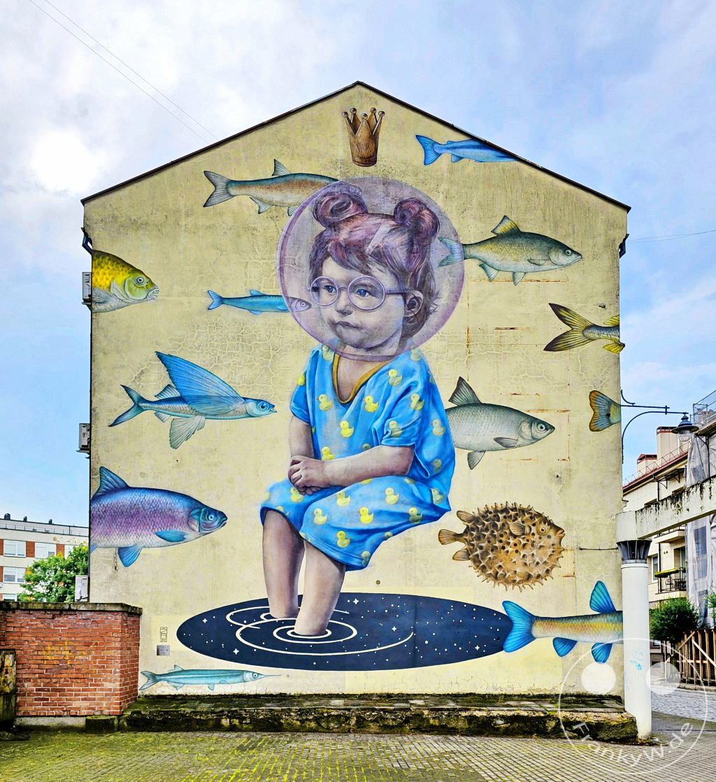 Litauen - Kleipeda Street Art von Gyva Grafika - bemalte Hauswand - "Expedition zu unvorstellbaren Welten"