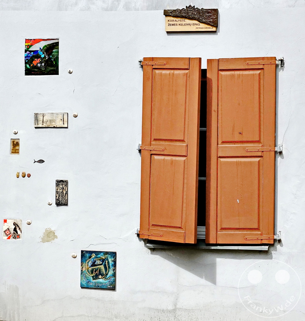 Litauen - Vilnius - Literatų-Straße - künstlerischer Gedenktafeln, die Schriftstellern gewidmet sind