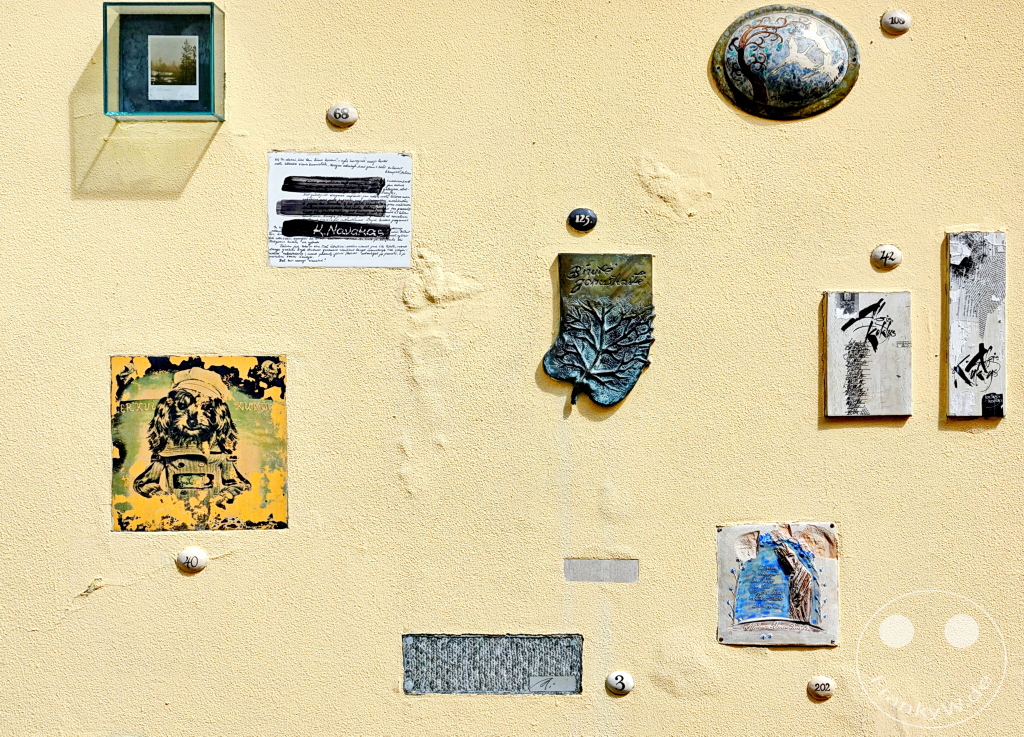 Litauen - Vilnius - Literatų-Straße - künstlerischer Gedenktafeln, die Schriftstellern gewidmet sind