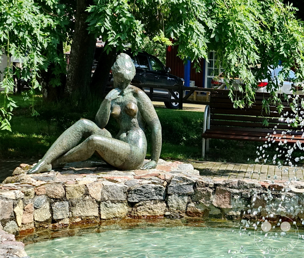 Litauen - Kurische Nehrung - Nida - Brunnen - Bronzeskulptur „Erholung“ - „Poilsis“