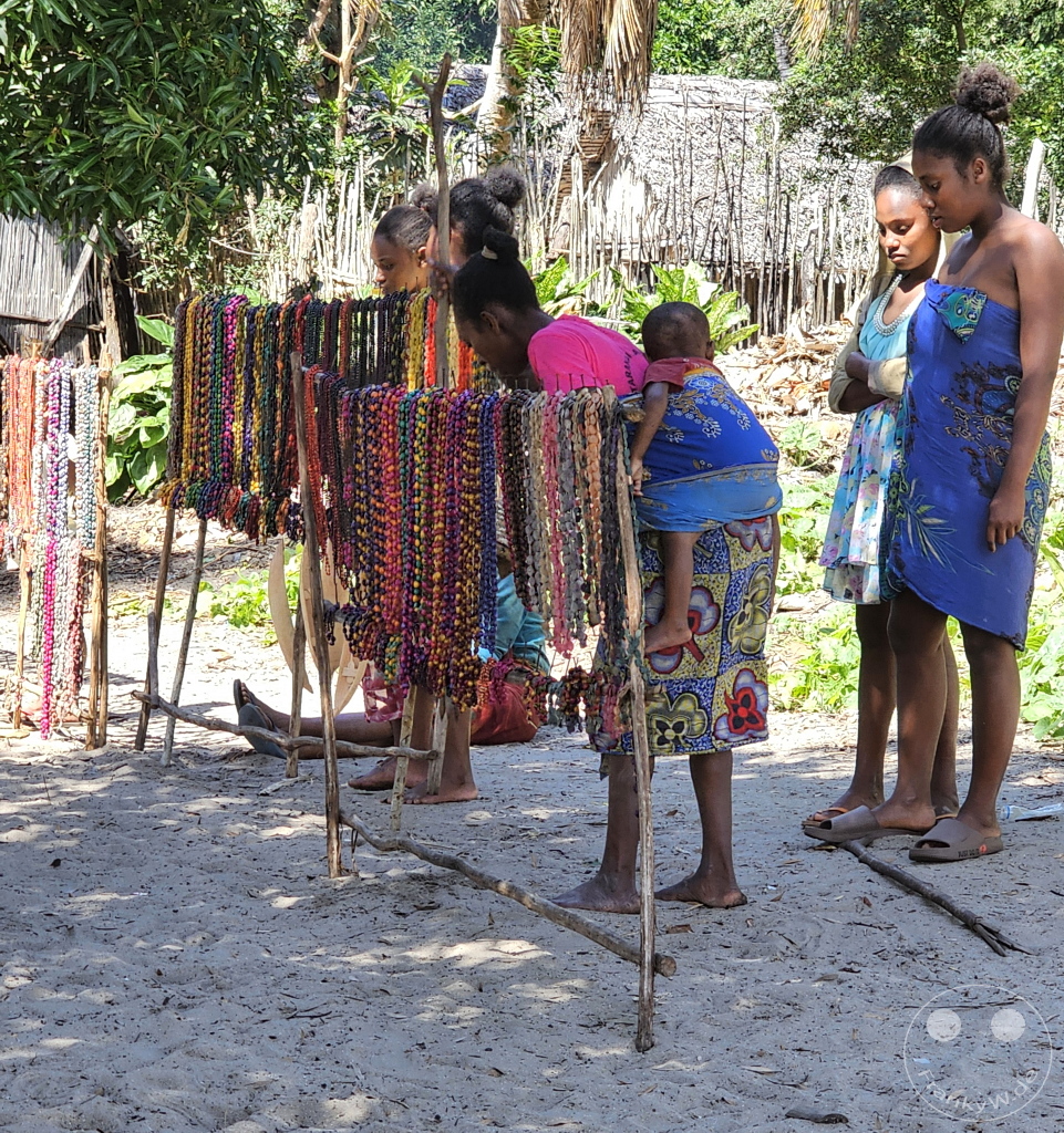 Madagaskar - Andranokoditra - Streetlife - Halsketten