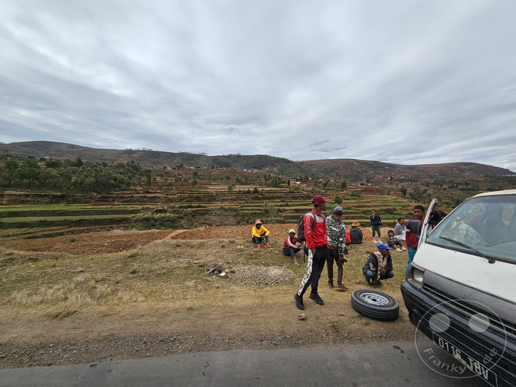 Madagaskar - Antsampanimahazo - Landschaft - Taxi-Brousse-Panne