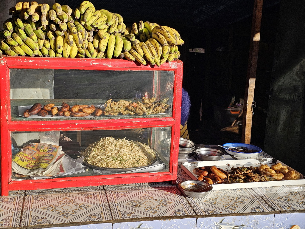 Madagaskar - Antsirabe - Streetlife - Straßenhändler - Snacks