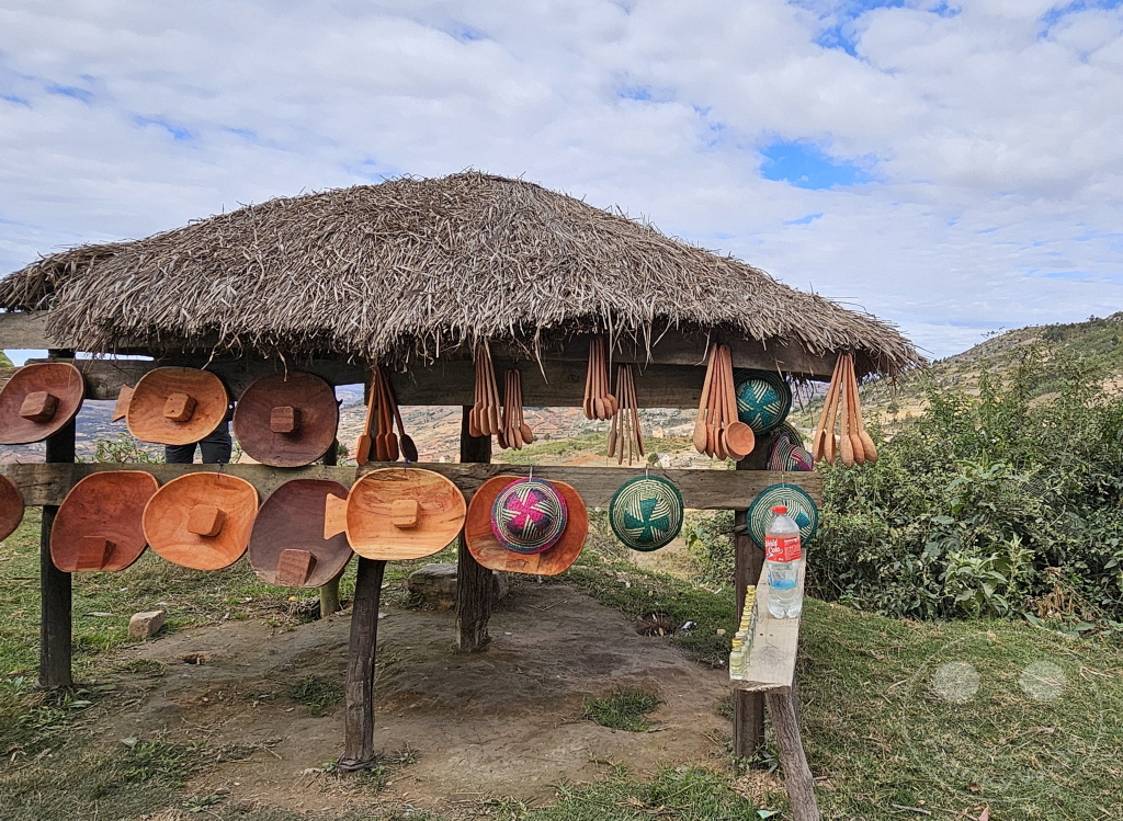 Madagaskar - Ambatofitorahana - Streetlife - traditionelle Hüte