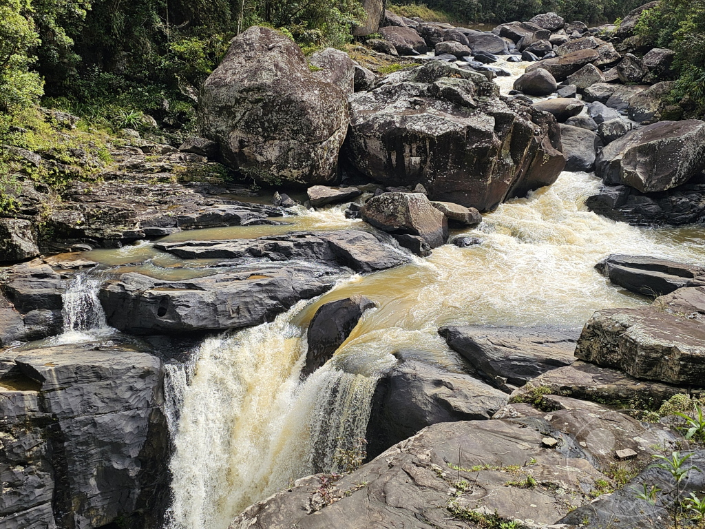 Madagaskar - Ranomafana National Park - Ranomafana Fluss mit Stromschnellen