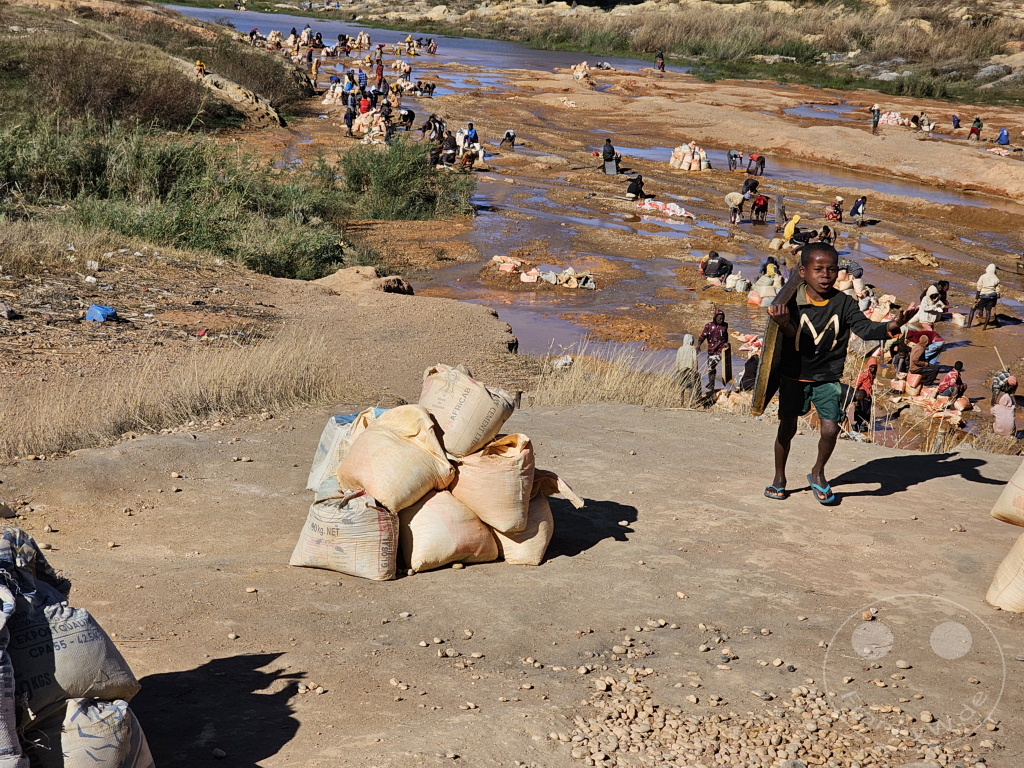 Madagaskar - Ilakaka - Streetlife - Saphire schürfen