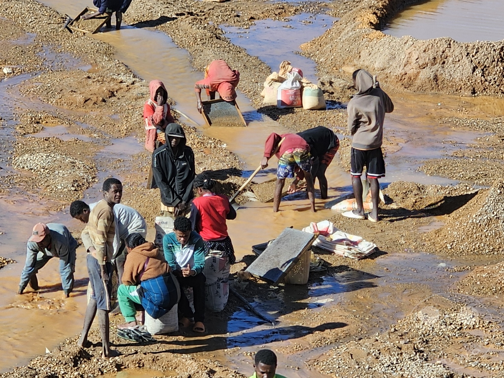 Madagaskar - Ilakaka - Streetlife - Saphire schürfen