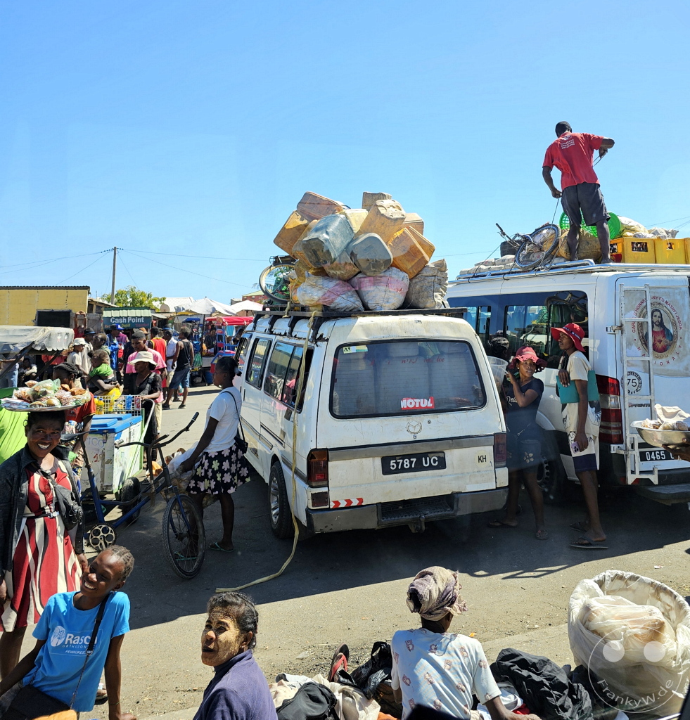 Madagaskar - Toliara - Streetlife - Taxi-Brousse