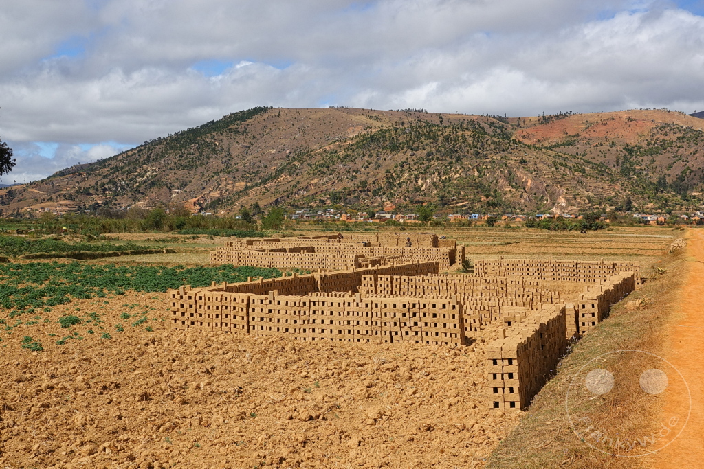 Madagaskar - Manandoana - Landschaft - Zieglbrennerei