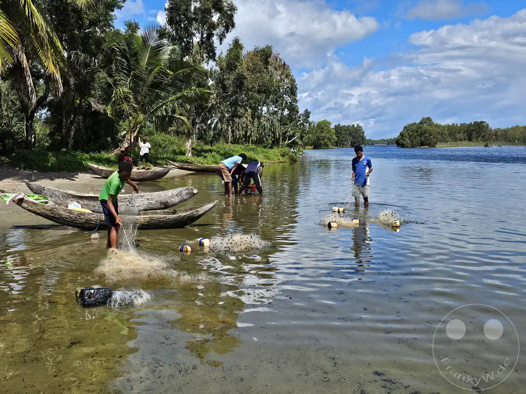 Madagaskar - Andranokoditra - Streetlife - Fischernetze