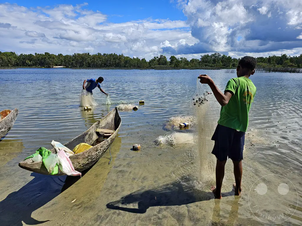 Madagaskar - Andranokoditra - Streetlife - Fischernetze