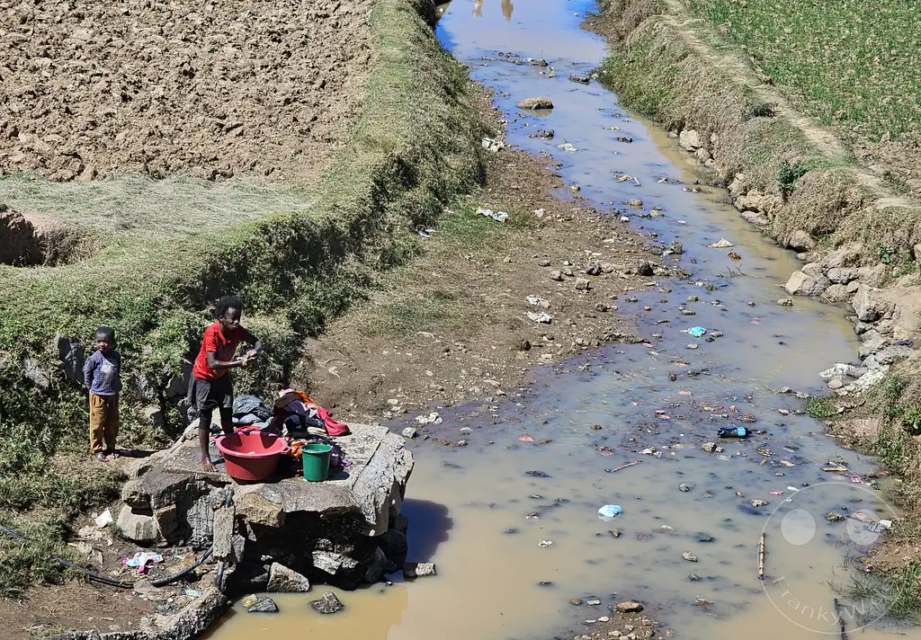Madagaskar - Ambohimandraso - Streetlife - große Wäsche