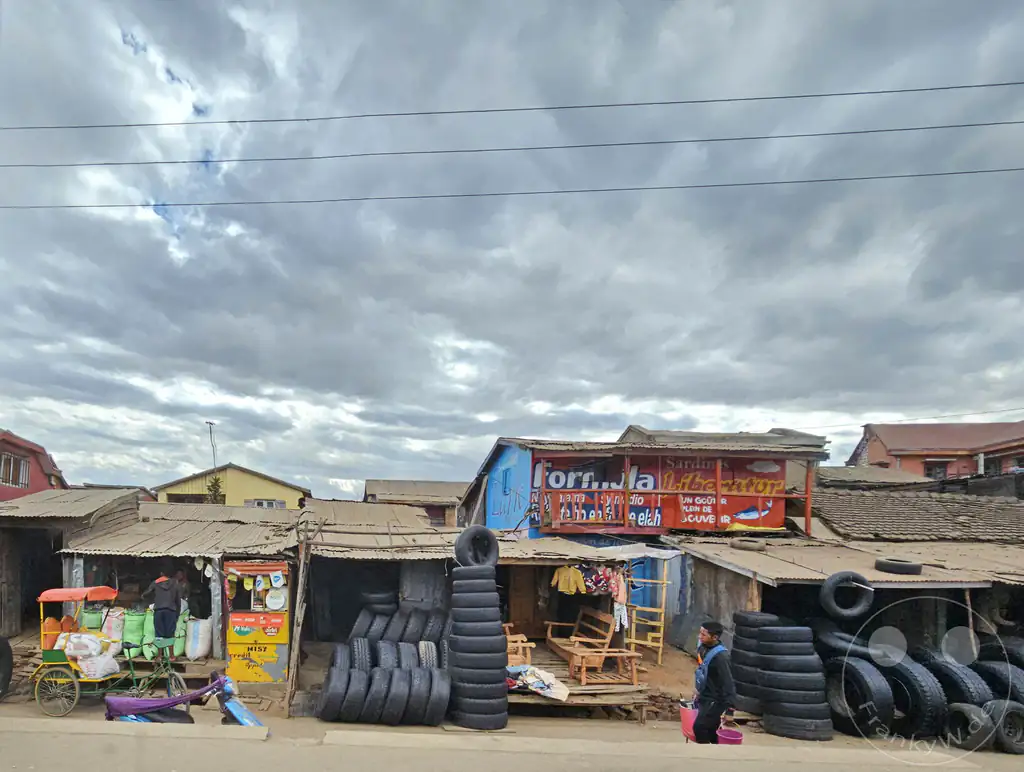 Madagaskar - Antsirabe - Streetlife - Reifenhandel