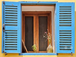 Senegal - Dakar - Insel Gorée - UNESCO-Weltkulturerbe - Fenster mit traditionellen Fensterläden