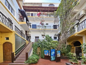 Senegal - Saint-Louis - Streetlife - Innenhof des Hôtel de la Poste