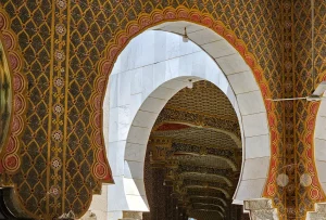 Senegal - Touba - Große Moschee von Touba - maurische Architektur mit Hufeisenbögen