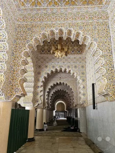 Senegal - Touba - Große Moschee von Touba - maurische Architektur - prachtvoll verzierten Arkadengänge