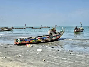 Gambia - Tanji - Fischerdorf - Streetlife - Fischerboote