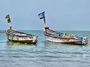 Gambia - Tanji - Fischerdorf - Streetlife - Fischerboote