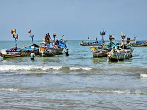Gambia - Tanji - Fischerdorf - Streetlife - Fischerboote