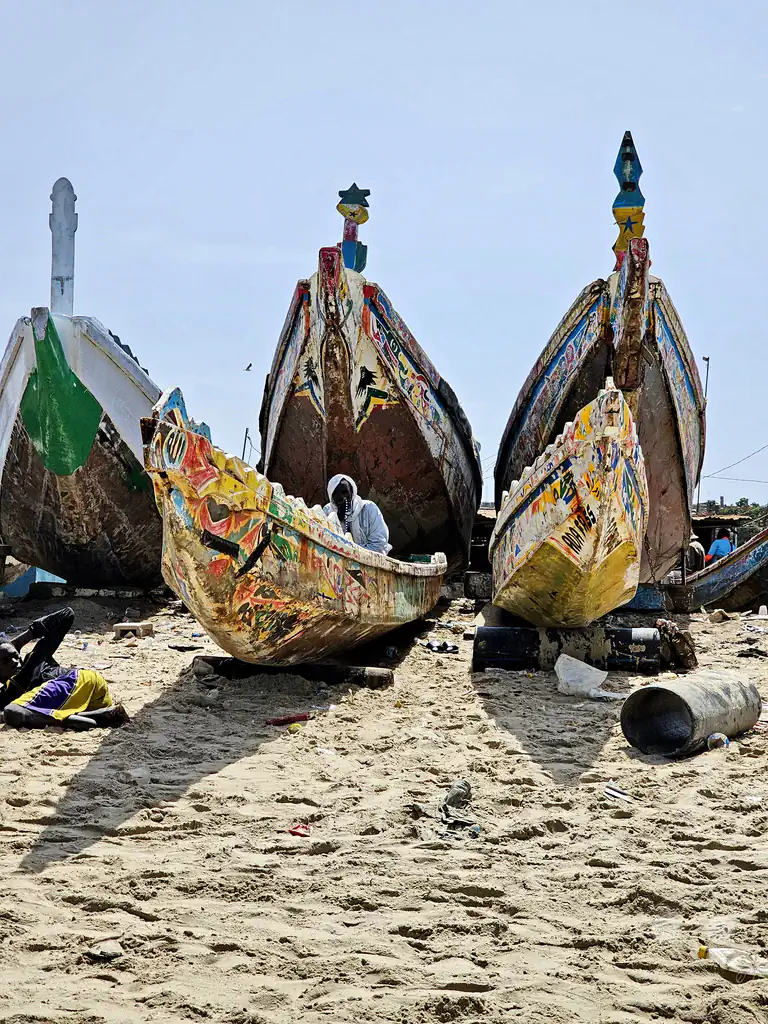 Gambia - Tanji - Fischerdorf - Streetlife - Fischerboote