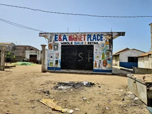 Gambia - Tanji - Fischerdorf - Streetlife - Supermarkt