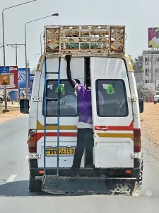Gambia - Brufut - Streetlife - Überland-Bus