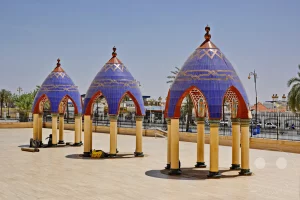 Senegal - Touba - Große Moschee von Touba - Vorplatz mit dekorativen Pavillons