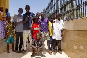 Senegal - Touba - Große Moschee von Touba - Gruppe von Jungen