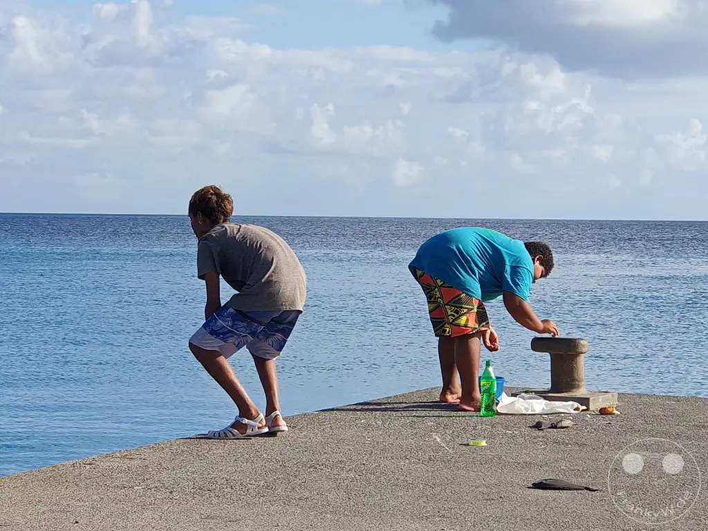 French Polynesia - Rangiroa - fishing