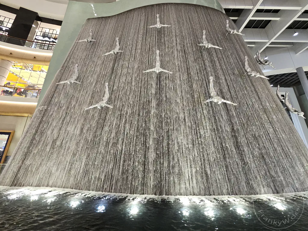 VAE - Dubai - Dubai Mall - Human Waterfall - Pearl Divers