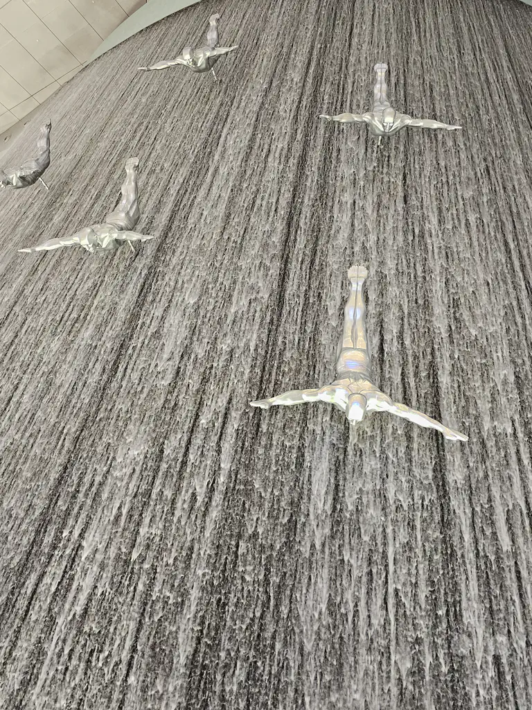 VAE - Dubai - Dubai Mall - Human Waterfall - Pearl Divers