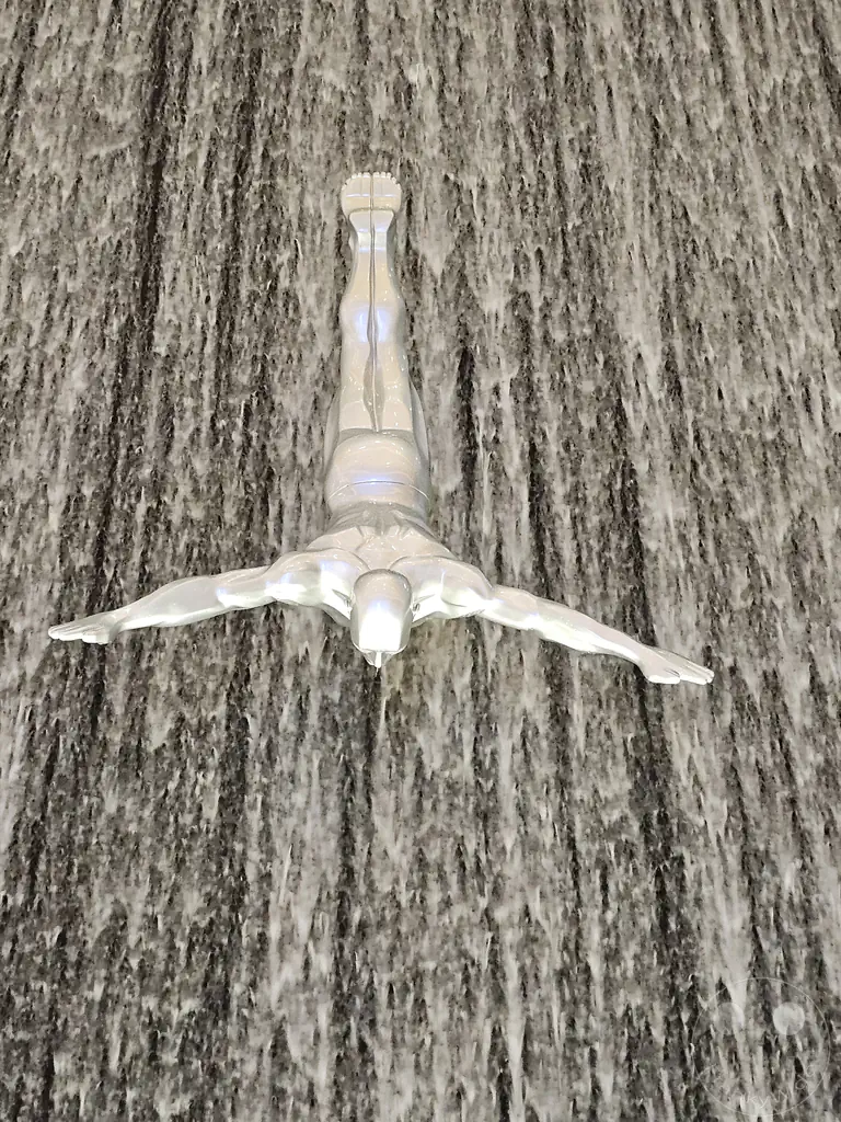 VAE - Dubai - Dubai Mall - Human Waterfall - Pearl Divers