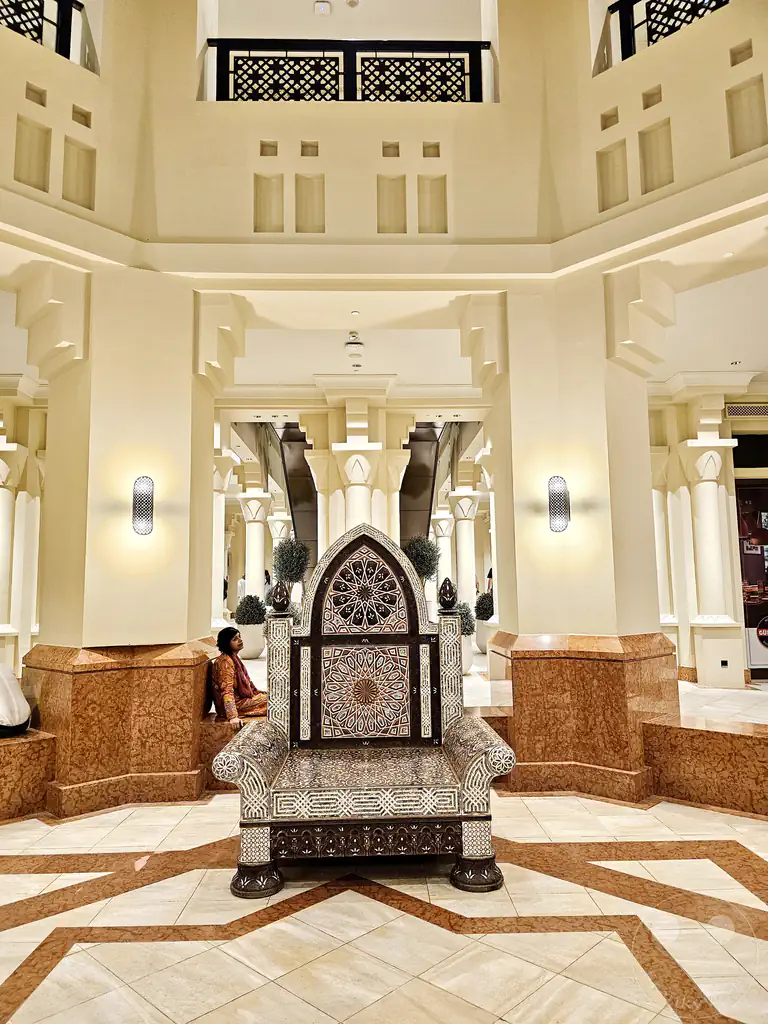 VAE - Dubai - Dubai Mall - Burj Khalifa - Dubai Fountain - Souk Al Bahar
