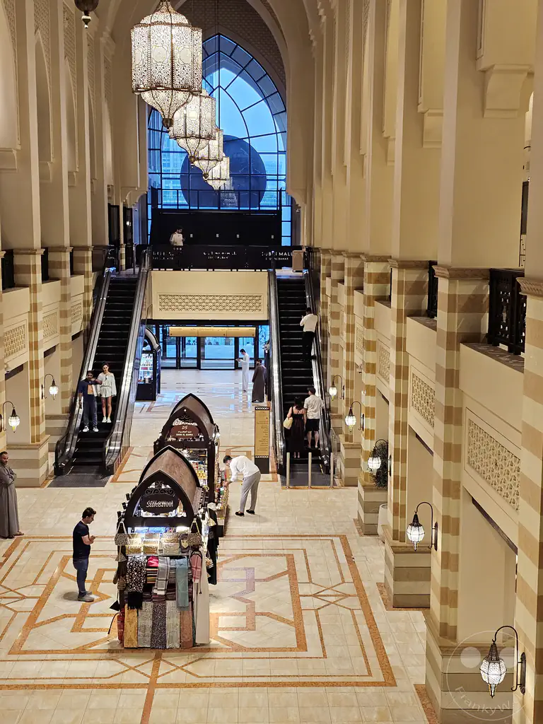 VAE - Dubai - Dubai Mall - Burj Khalifa - Dubai Fountain - Souk Al Bahar