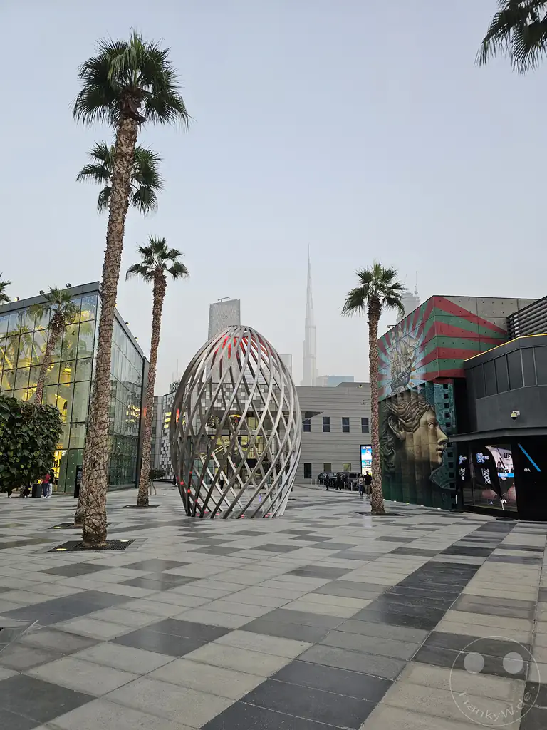 VAE - Dubai - City Walk Mall - Skulptur von Grankraft - Dubai Walls Festivals 2016