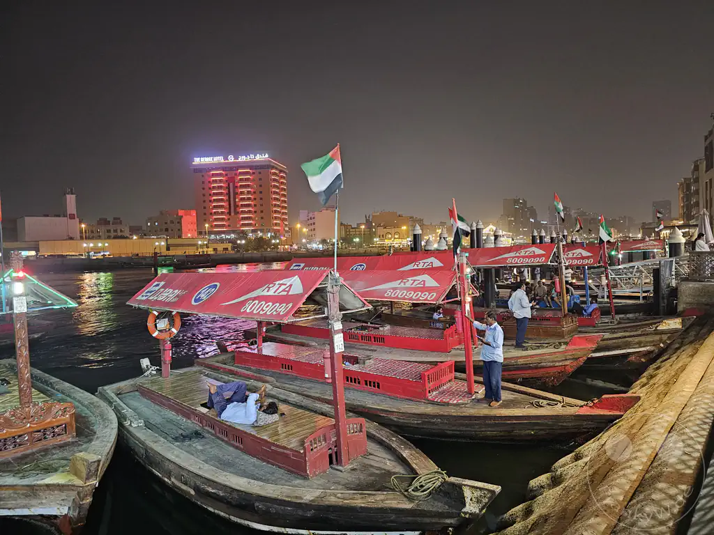 VAE - Dubai - Dubai Creek - Al Fahidi Historical District - Abras - Wassertaxi