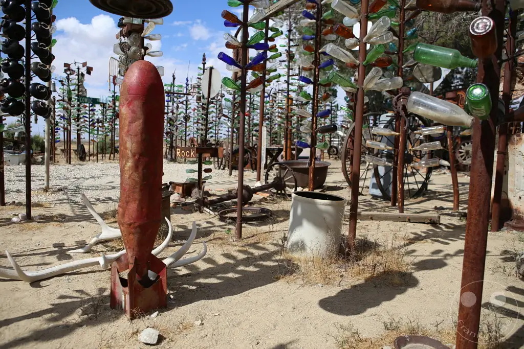 Kalifornien - Oro Grande - Elmer’s Bottle Tree Ranch