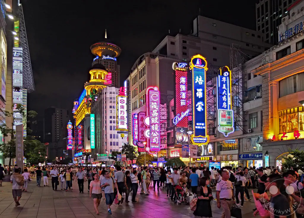 China - Shanghai - Nanjing Road - Neon signs