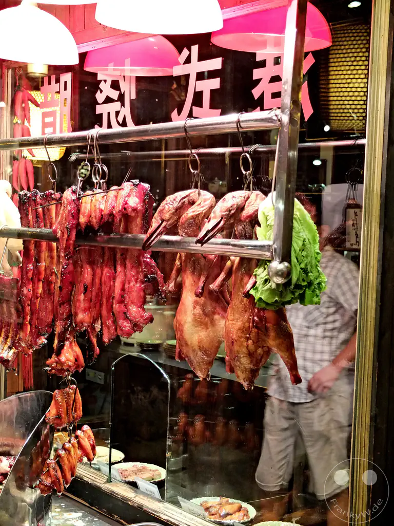 China - Wuzhen - Chinese food stall serving crispy duck and grilled pork
