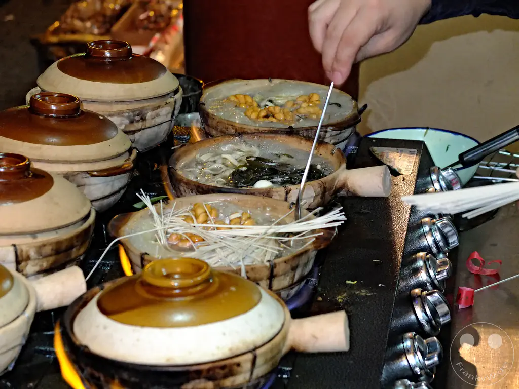 China - Xi'an - traditional Chinese claypot cooking - popular street food